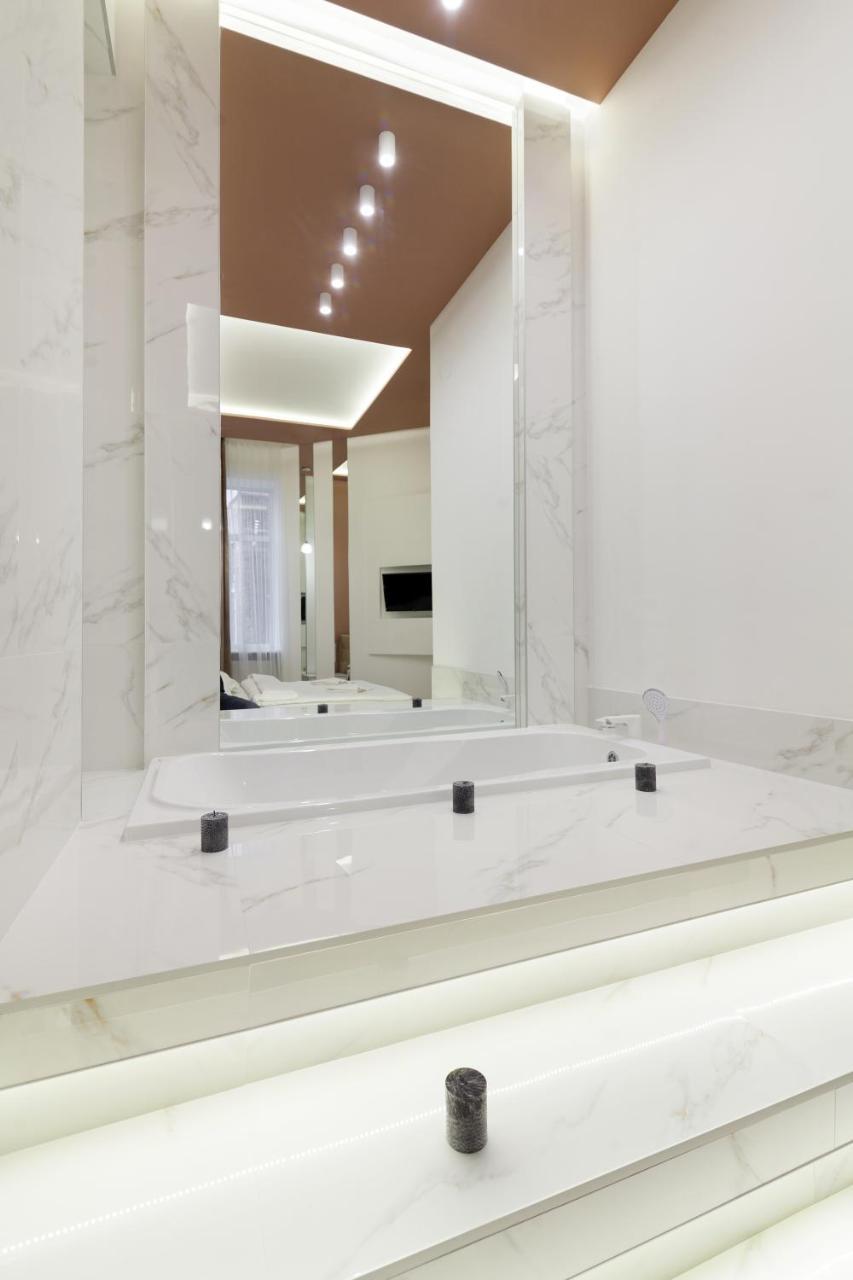 Royal Stylish Apartment In The Old City Lviv Luaran gambar